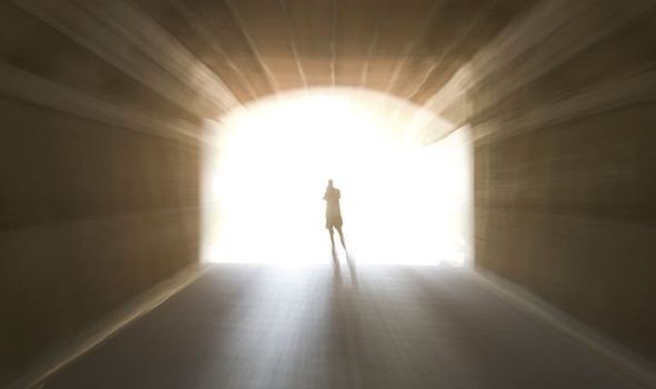La vie après la mort : l’homme parle télépathiquement à « l’être supérieur » dans l’au-delà (Crédit photo : GETTY)